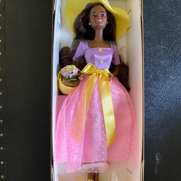 Barbie Other - 1995 Avon African American Spring Blossoms